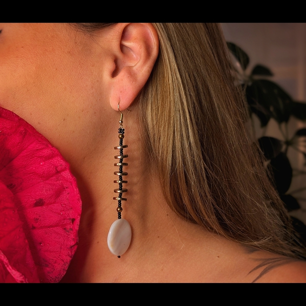 Hand made earrings. Brass, shell and Glass material